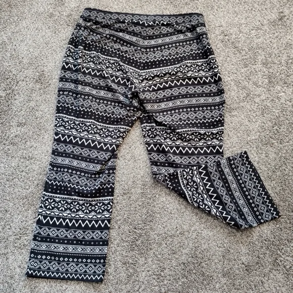 Old Navy Fleece Printed Pajama Pant - Picture 2 of 5
